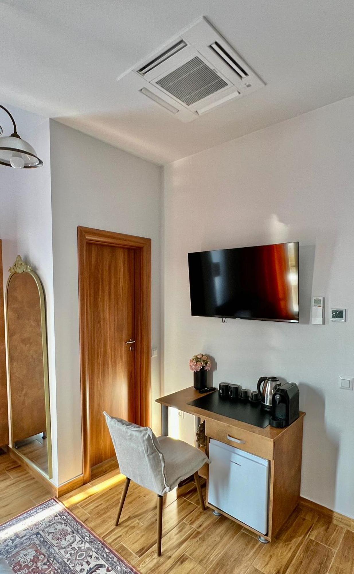 Hotel Fantazia Oradea - Self Check In & Out Exterior photo