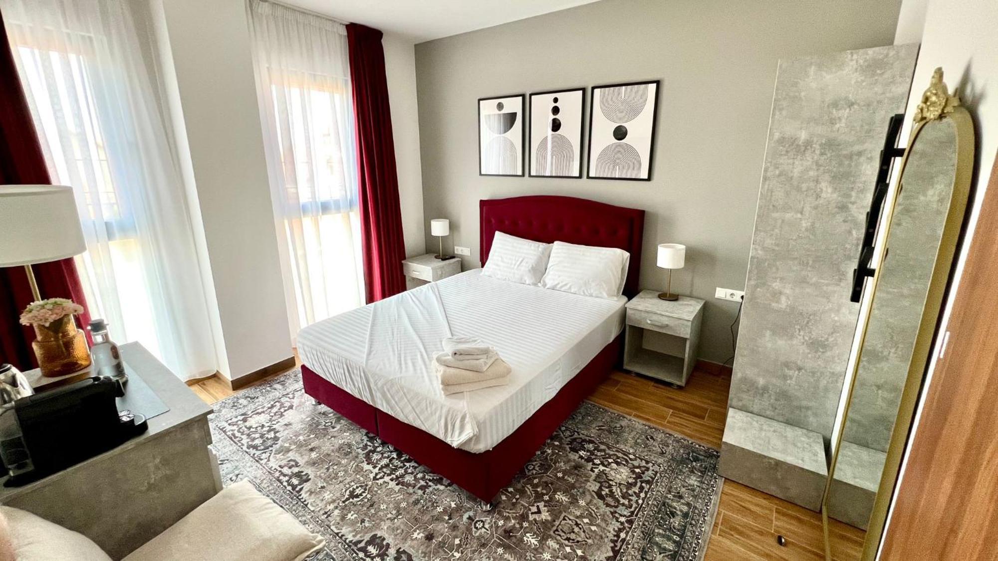 Hotel Fantazia Oradea - Self Check In & Out Exterior photo