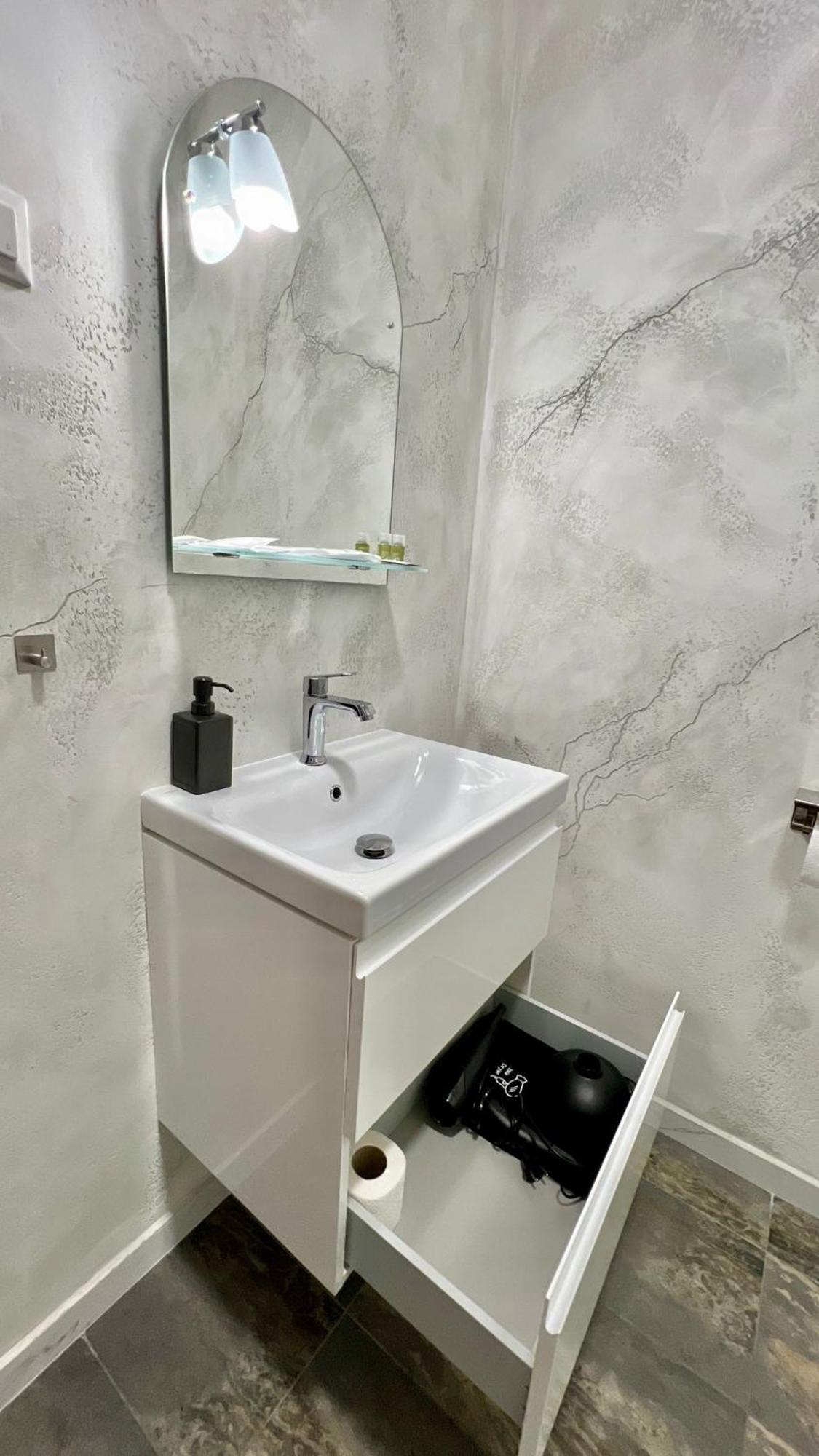 Hotel Fantazia Oradea - Self Check In & Out Exterior photo