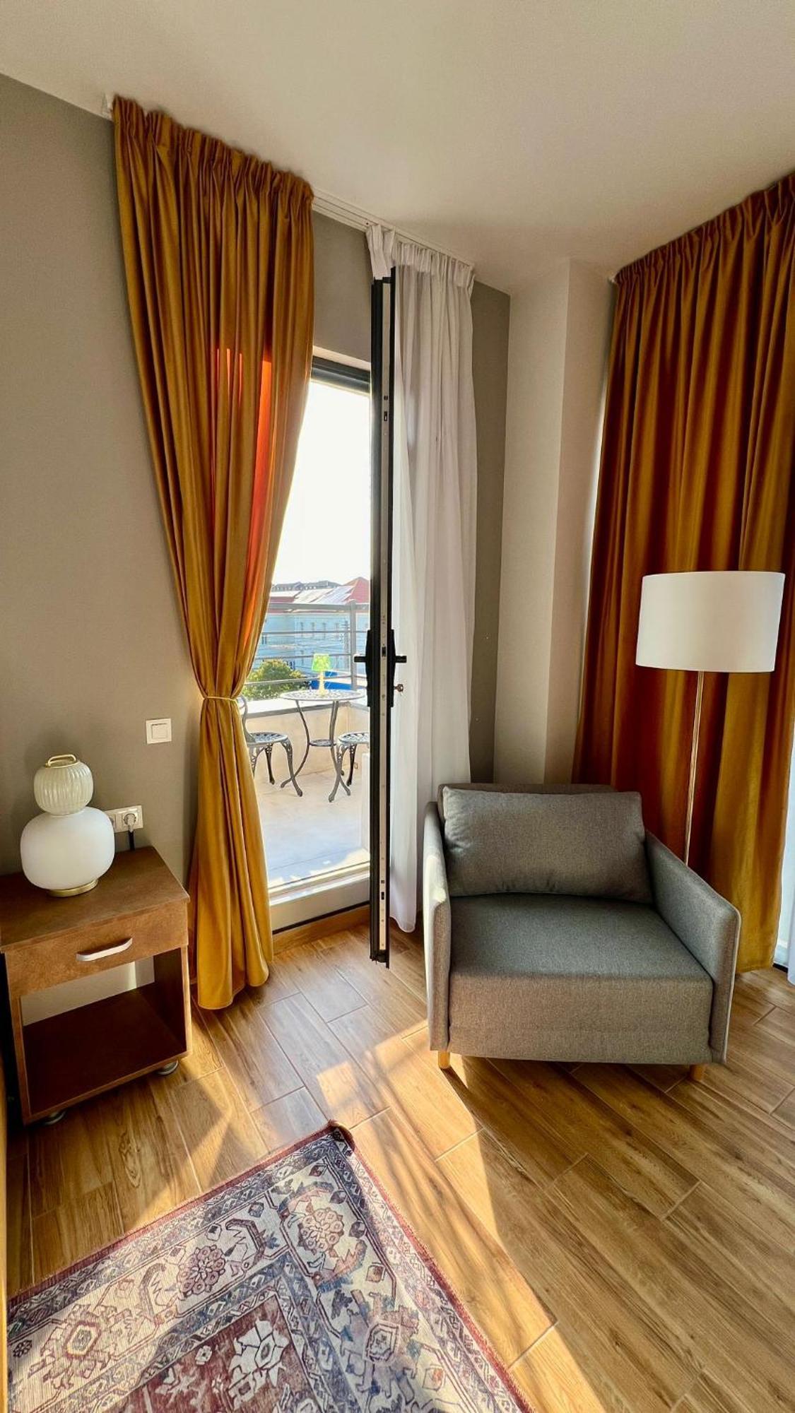 Hotel Fantazia Oradea - Self Check In & Out Exterior photo