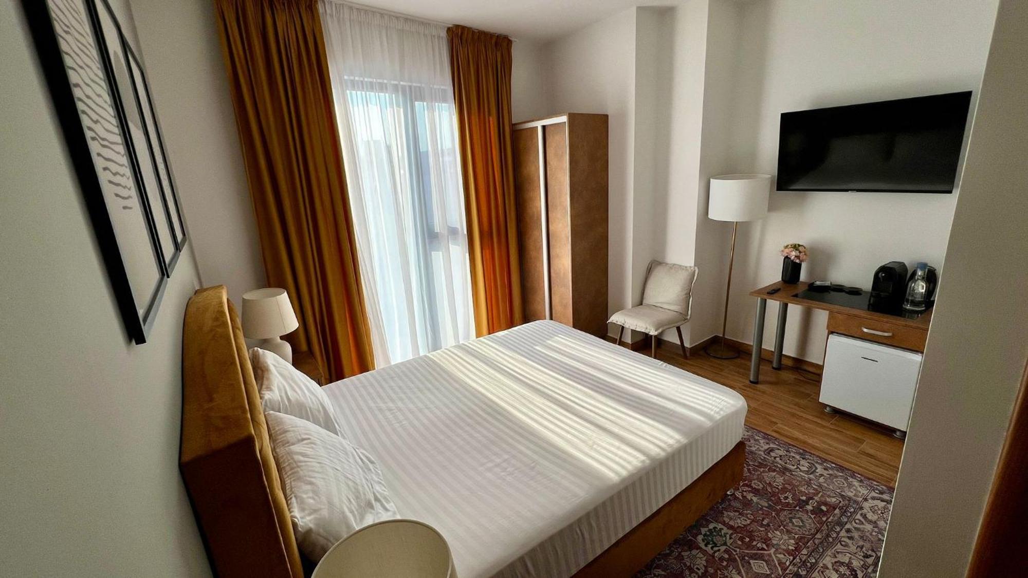 Hotel Fantazia Oradea - Self Check In & Out Exterior photo