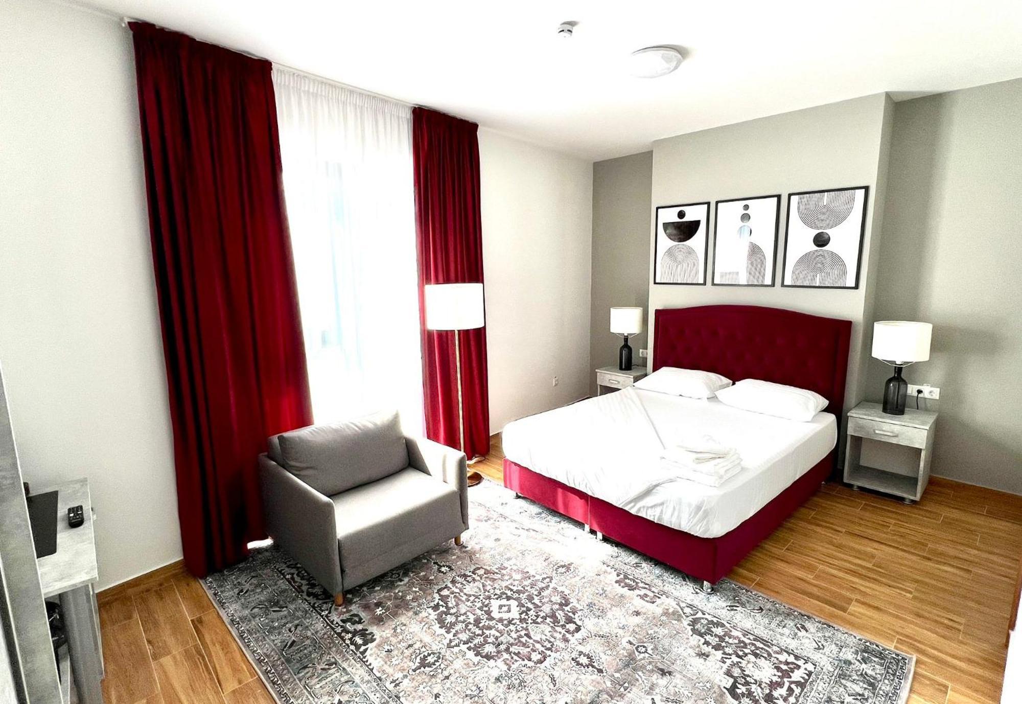 Hotel Fantazia Oradea - Self Check In & Out Exterior photo