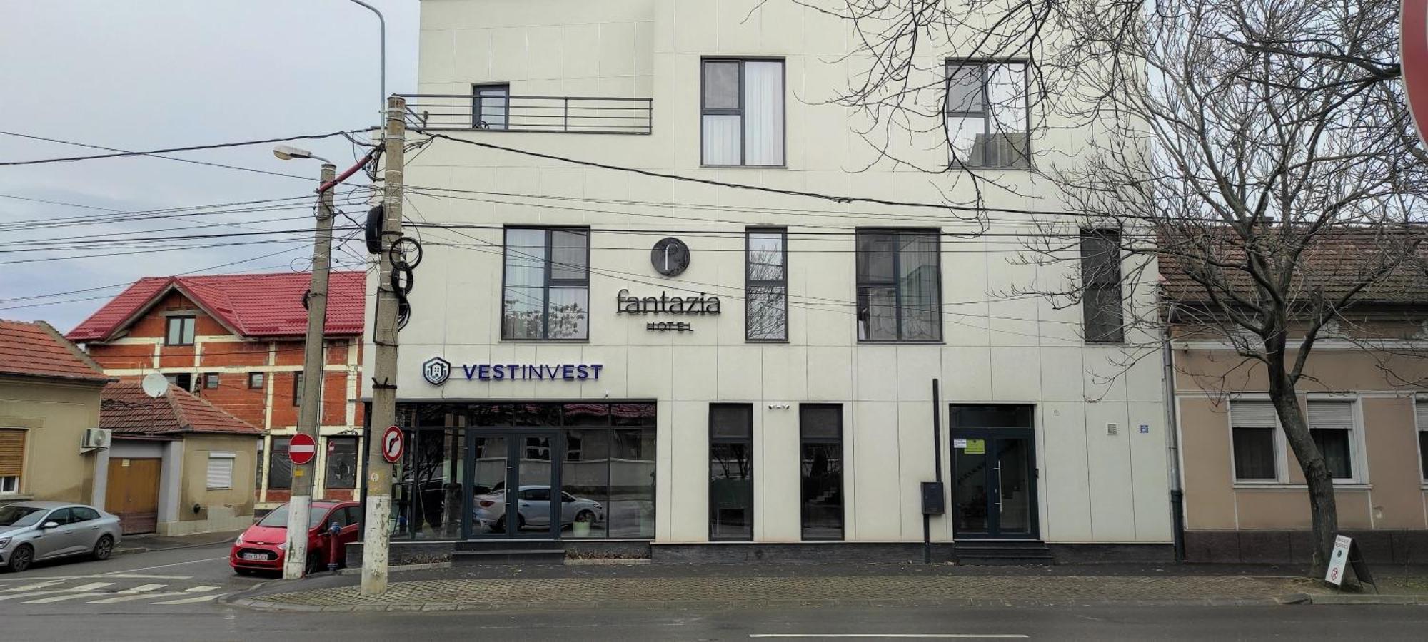 Hotel Fantazia Oradea - Self Check In & Out Exterior photo